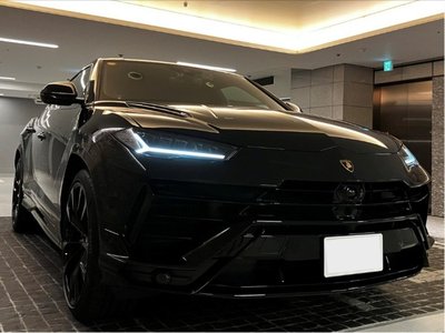 LAMBORGHINI URUS - 4