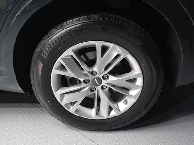 صورة 8 لـ 2023 Genesis GV70