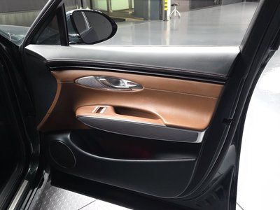 صورة مصغرة 14 لـ 2023 Genesis GV70