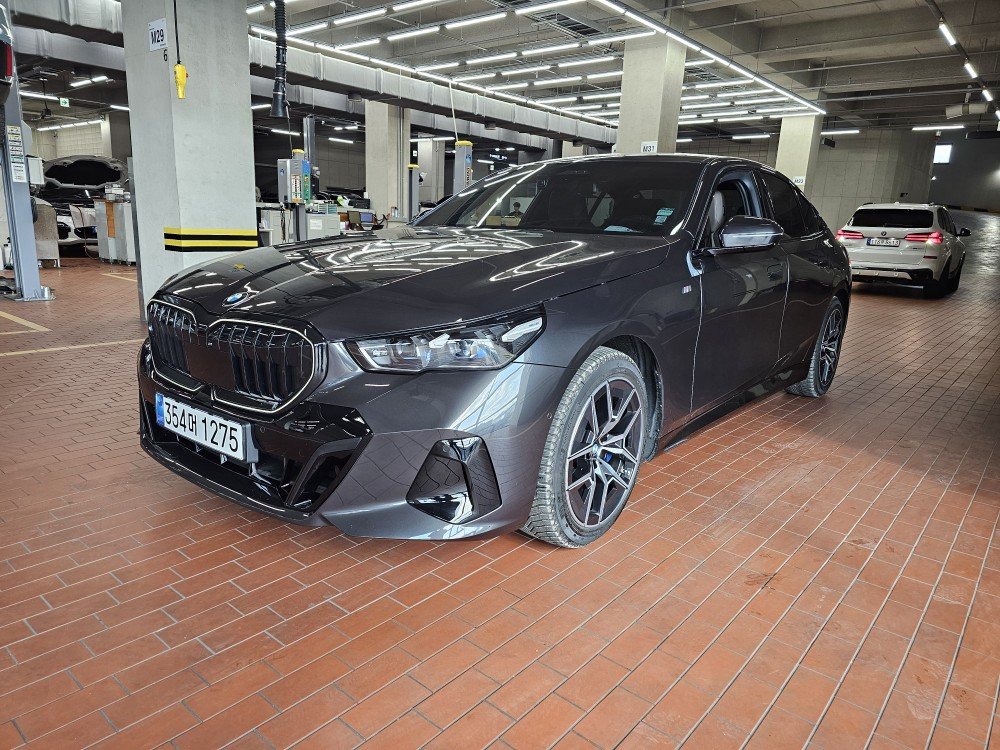 BMW 5 SERIES - View 1