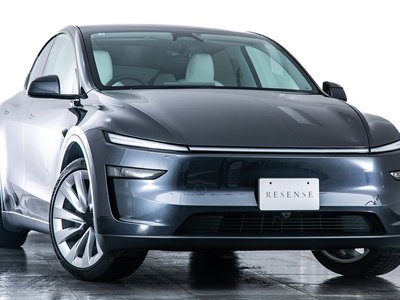TESLA MODEL Y - 7