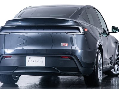 TESLA MODEL Y - 3