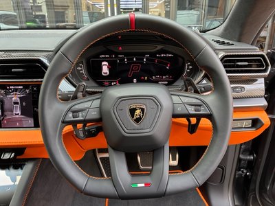 LAMBORGHINI URUS - 10