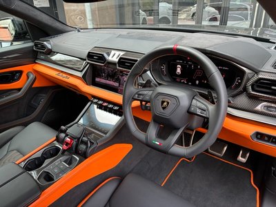 LAMBORGHINI URUS - 9