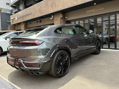 LAMBORGHINI URUS - 3