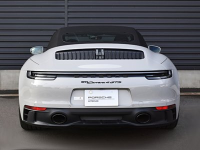 PORSCHE 911 CABRIOLET - 6