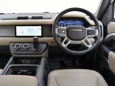 LAND ROVER DEFENDER - 9