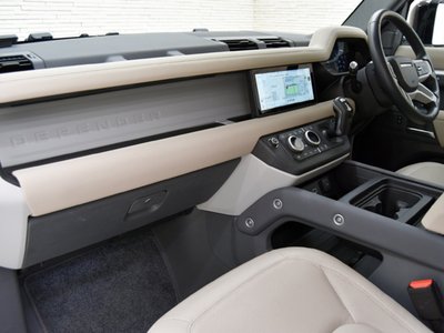 LAND ROVER DEFENDER - 8