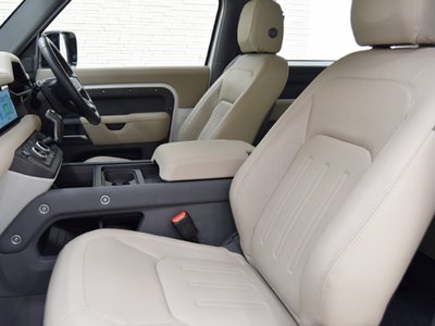 LAND ROVER DEFENDER - 7