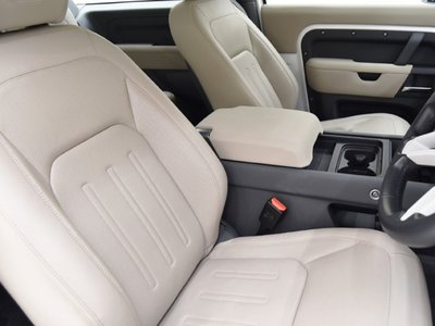 LAND ROVER DEFENDER - 10