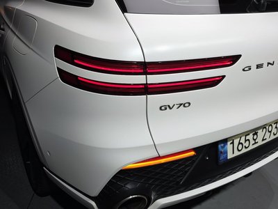 صورة 10 لـ 2021 Genesis GV70