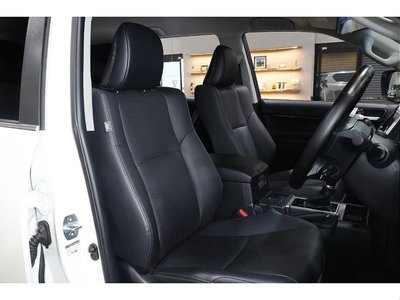 TOYOTA LAND CRUISER PRADO - 8