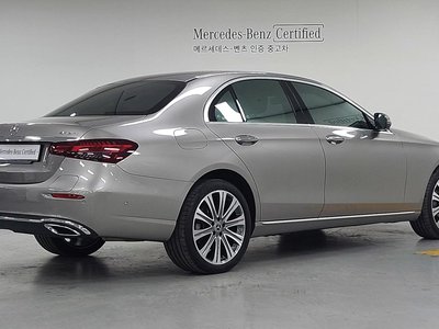 MERCEDES-BENZ E-CLASS - 4