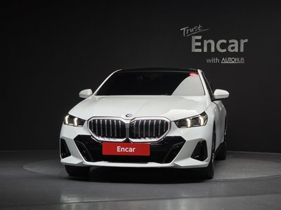 2024 BMW 5 SERIES 照片 2