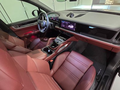 صورة 9 لـ 2025 Porsche CAYENNE