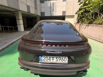 PORSCHE PANAMERA - 4