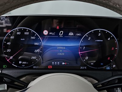 MERCEDES-BENZ E-CLASS - 8