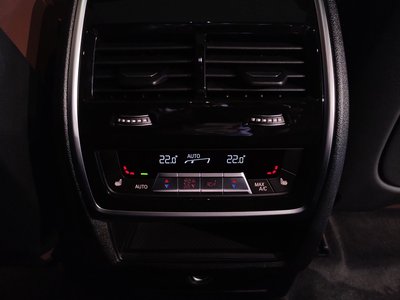 2021 BMW X6 — миниатюра 38