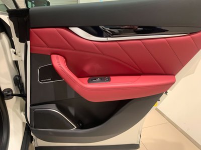 2022 Maserati LEVANTE thumbnail 28