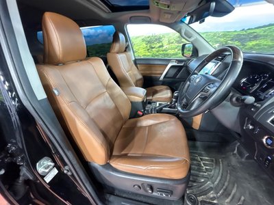 TOYOTA LAND CRUISER PRADO - 8