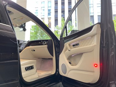 2018 Bentley BENTAYGA thumbnail 14