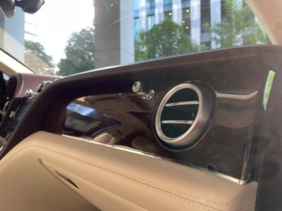 2018 Bentley BENTAYGA thumbnail 23