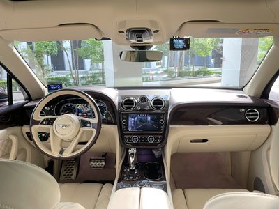 2018 Bentley BENTAYGA thumbnail 17