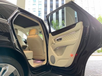 2018 Bentley BENTAYGA thumbnail 16