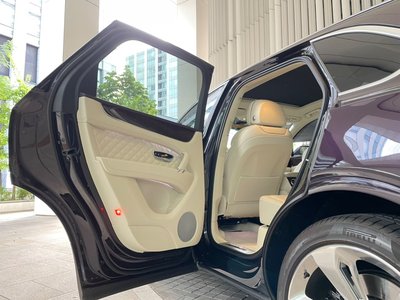 2018 Bentley BENTAYGA thumbnail 12