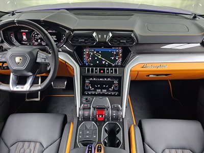 صورة 5 لـ 2024 Lamborghini URUS