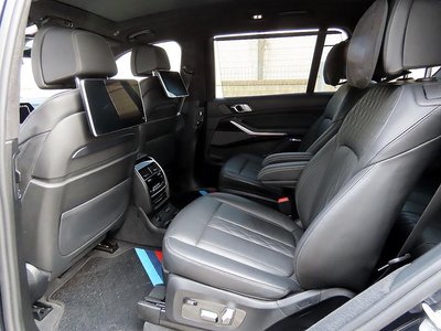 BMW X7 - 7