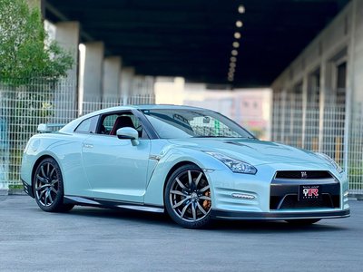 2011 Nissan GT-R 照片 9