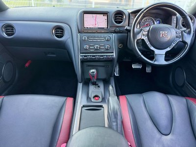 2011 Nissan GT-R 照片 13