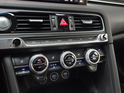 2021 Genesis THE NEW G70 — миниатюра 17