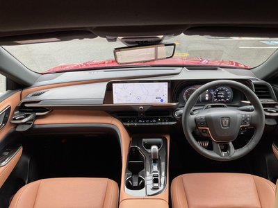 2025 Toyota CROWN SPORT photo 2