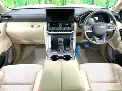 2024 Toyota LAND CRUISER 300 — фото 2