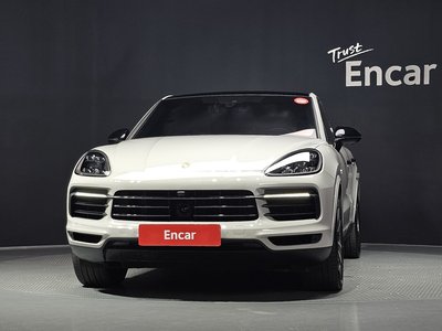 2022 Porsche CAYENNE photo 2