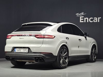 2022 Porsche CAYENNE photo 4