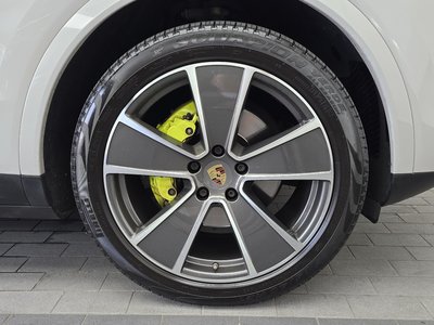 2022 Porsche CAYENNE photo 8