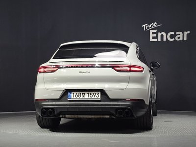 2022 Porsche CAYENNE photo 3
