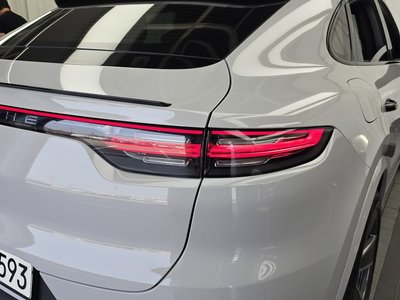 2022 Porsche CAYENNE photo 10