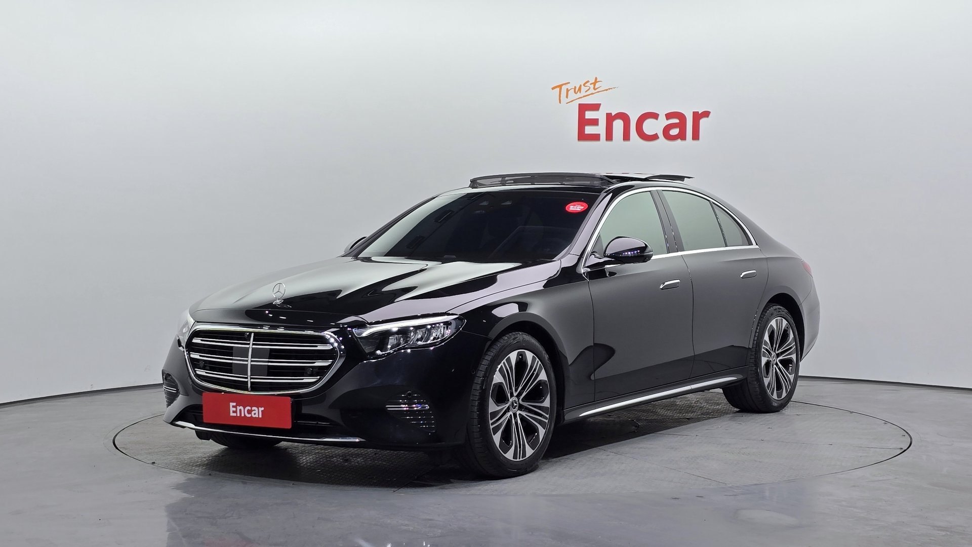 MERCEDES-BENZ E-CLASS - View 1