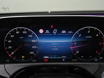 MERCEDES-BENZ E-CLASS - 8