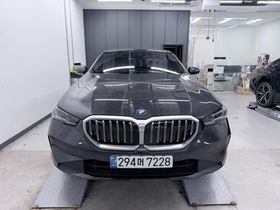 BMW 5 SERIES - 2