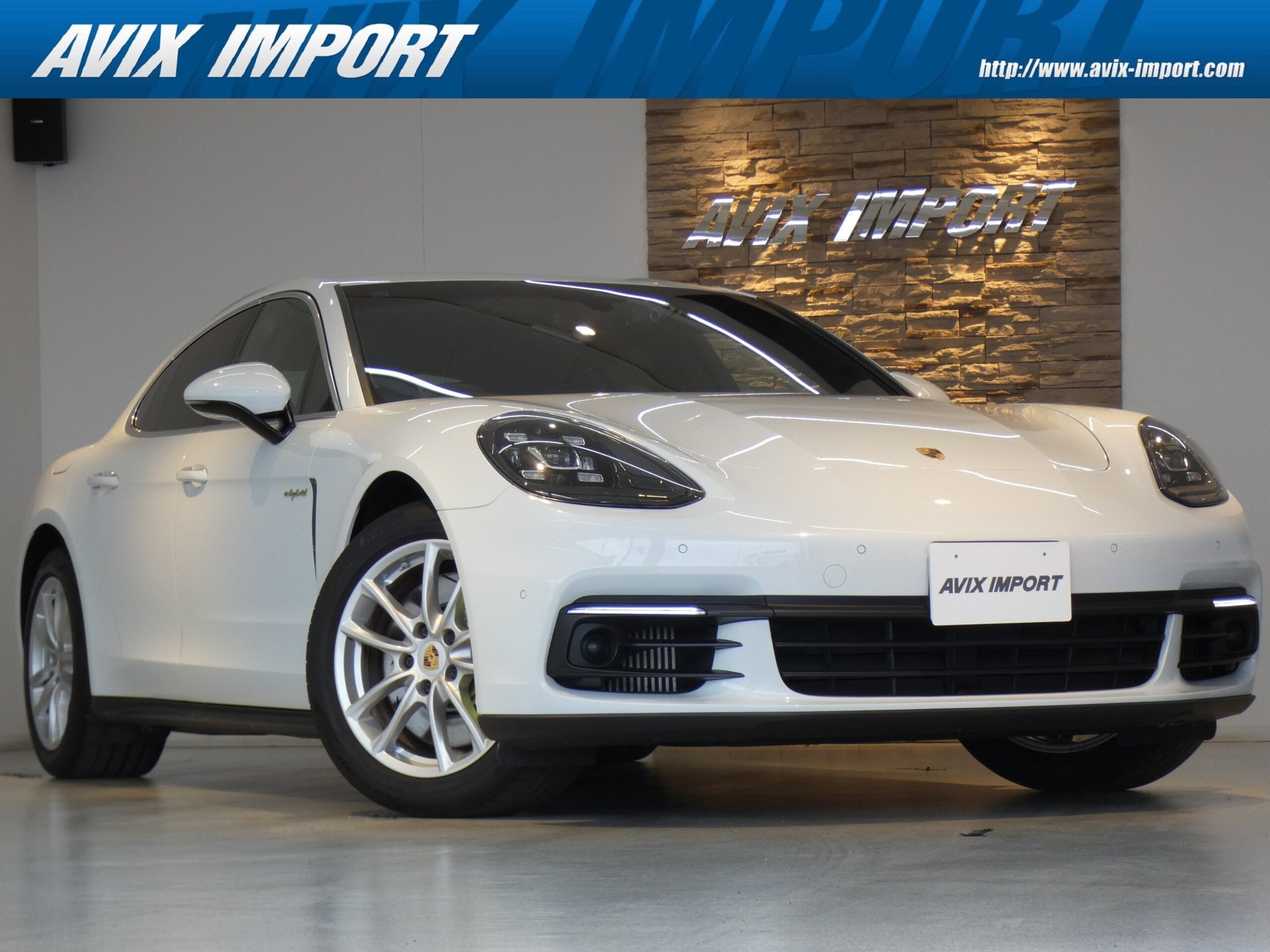 PORSCHE PANAMERA - View 1