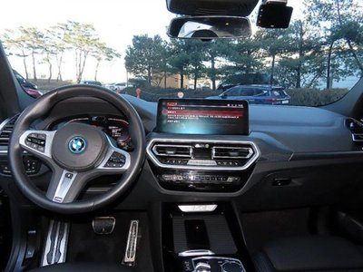 BMW IX3 - 8