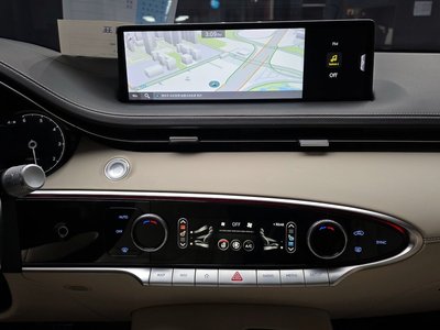 2021 Genesis GV70 — миниатюра 16