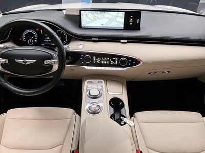 صورة 5 لـ 2021 Genesis GV70