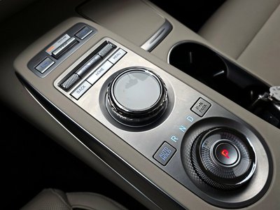 صورة 9 لـ 2021 Genesis GV70