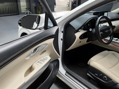 2021 Genesis GV70 — миниатюра 11
